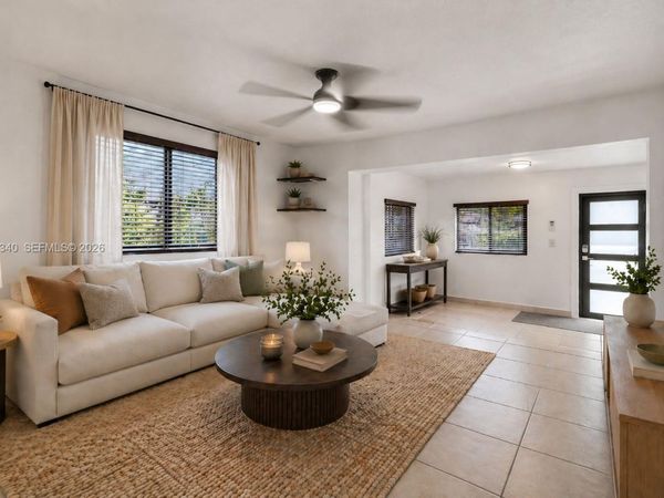 944 SW 10th Avenue , Miami, FL 33130