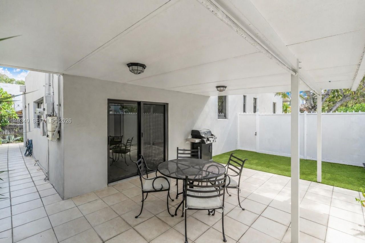 944 SW 10th Avenue , Miami, FL 33130 Photo