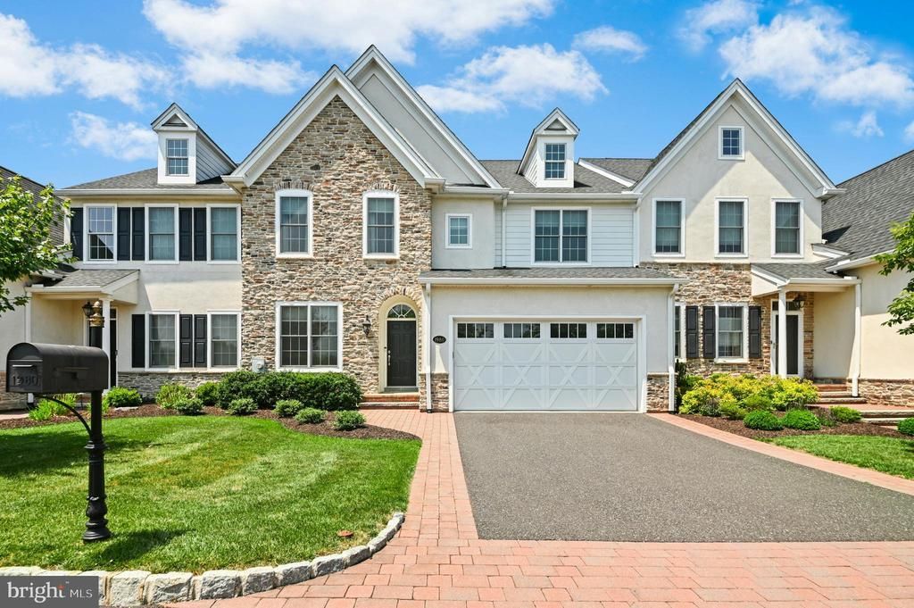 1980 CARRIAGE KNOLL DRIVE , BETHLEHEM, PA 18015