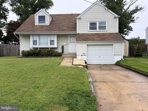16 WICKOM AVENUE, HAMILTON, NJ 08690