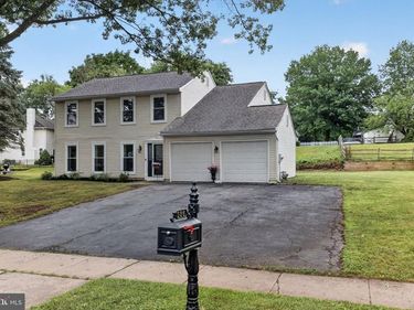 136 BEDFORD LANE, LANSDALE, PA 19446