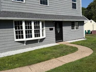 8 PARKSIDE CIRCLE, LEVITTOWN, PA 19056