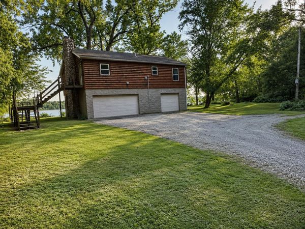 3996 Highway 22 , Blue Grass, IA 52726