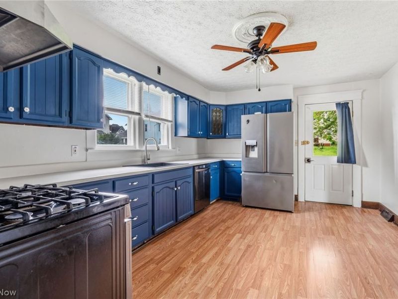 330 W Market Street, Alliance, OH 44601 Photo 11