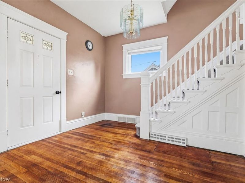330 W Market Street, Alliance, OH 44601 Photo 6