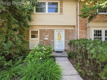 1794 Brentwood Drive, Troy, MI 48098