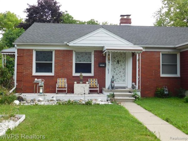 18925 Roscommon Street, Harper Woods, MI 48225