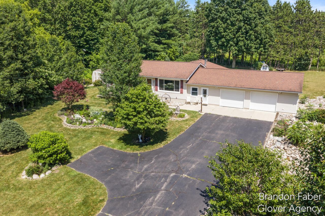 6660 Vinton Avenue Nw, Comstock Park, MI 49321 Main Photo