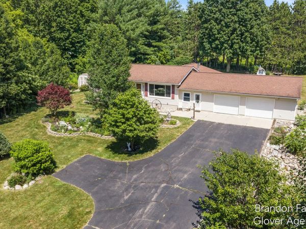 6660 Vinton Avenue NW, Comstock Park, MI 49321