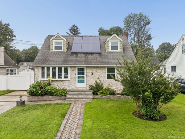 3 Hillcrest Drive , Westbury, NY 11590