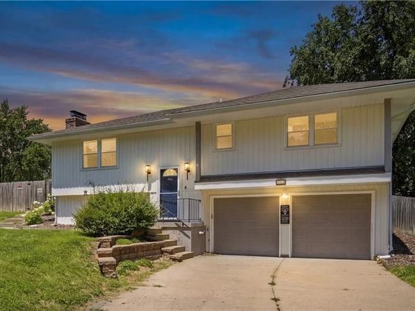 417 SW PARKWOOD Drive, Blue Springs, MO 64014