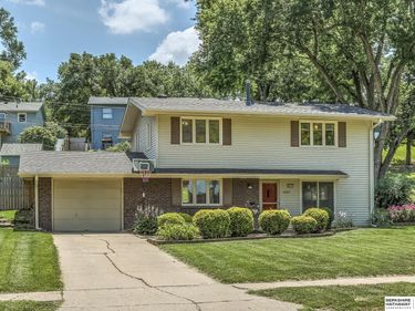 8569 Larimore Avenue, Omaha, NE 68134