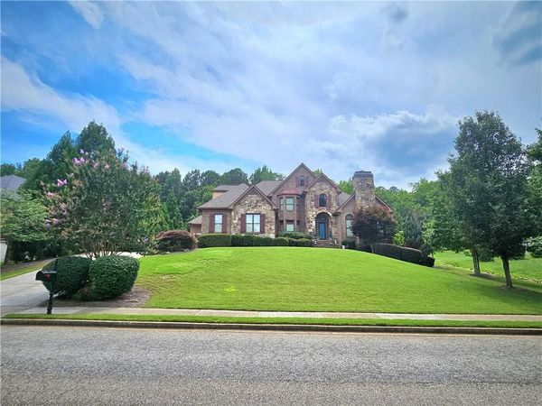 930 Chateau Forest Road , Hoschton, GA 30548