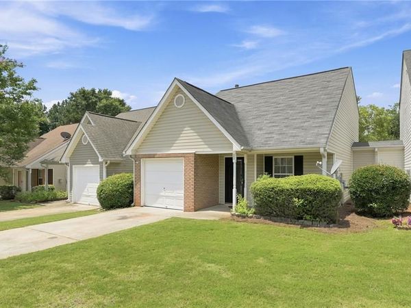 3055 Lakeside Circle , Covington, GA 30016