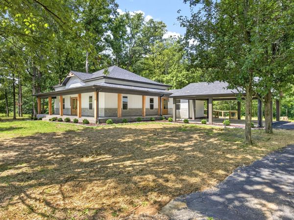 909 Hawkins Crawford Rd , Cookeville, TN 38501