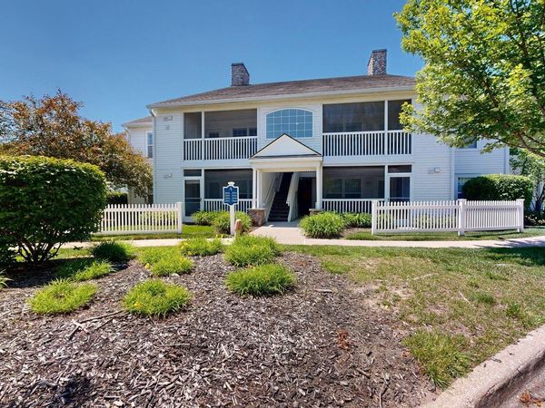 2854 S Knightsbridge Circle, Ann Arbor, MI 48105