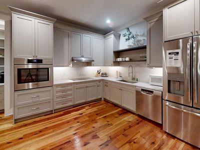 288 King Street, Unit 202, Charleston, SC 29401