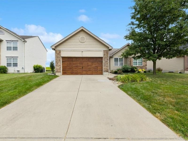 1845 Hunters Ridge Drive, Troy, OH 45373 Photo 2