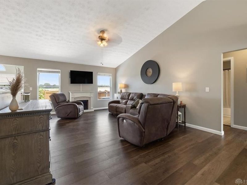 1845 Hunters Ridge Drive, Troy, OH 45373 Photo 8