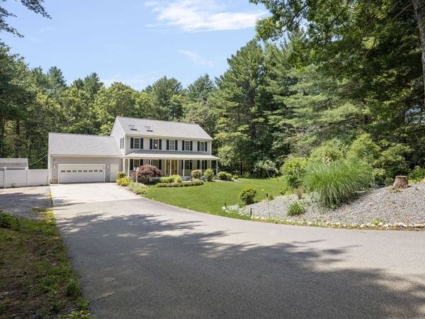 21 Chase Rd, Dartmouth, MA 02747