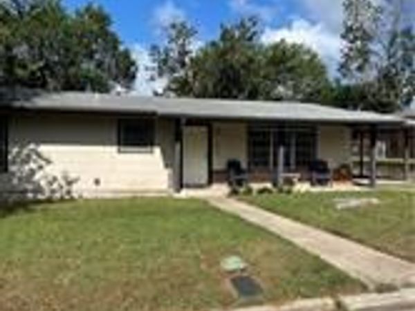 1215 N Hamilton ST, Gonzales, TX 78629