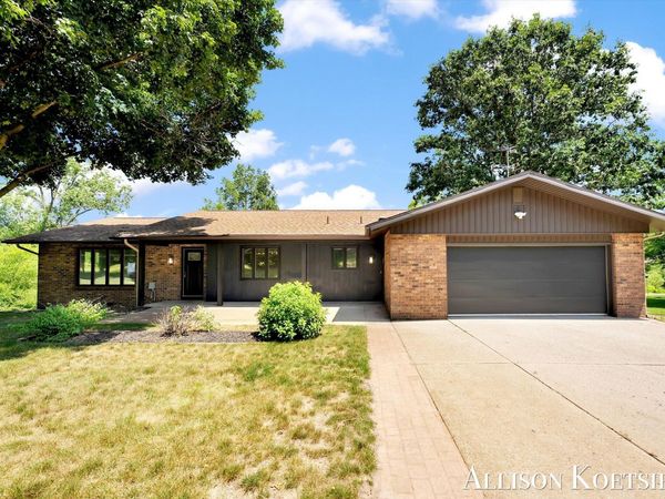 3890 Walker Avenue NW, Grand Rapids, MI 49544