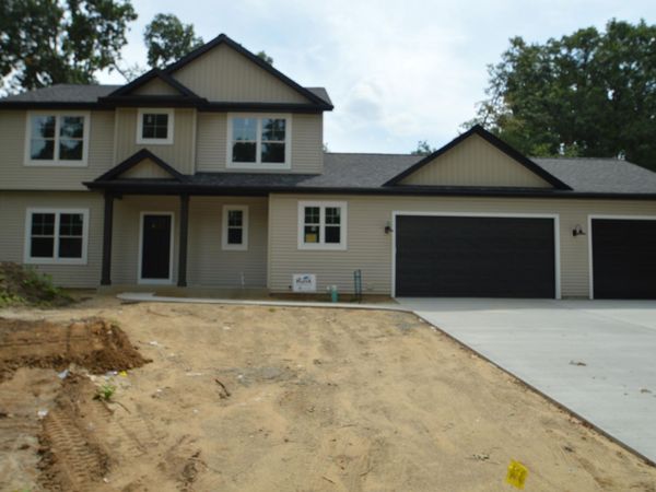 68889 6th Street, Edwardsburg, MI 49112