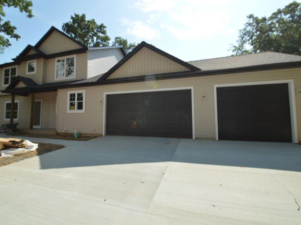 68889 6th Street, Edwardsburg, MI 49112