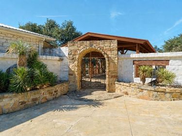 340 Barton Ranch Road, Dripping Springs, TX 78620