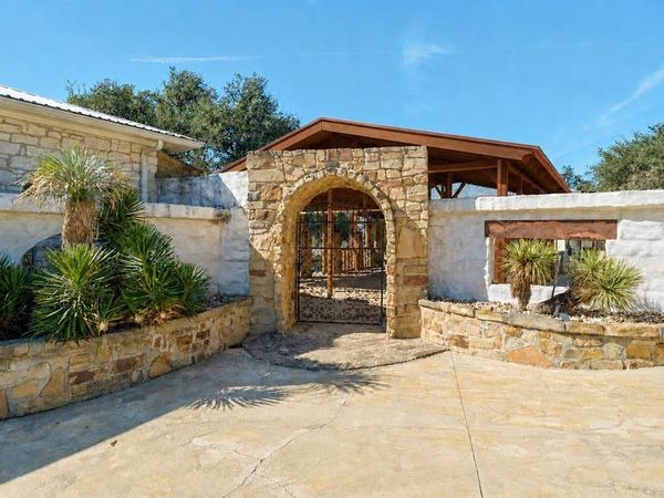 340 Barton Ranch Road, Dripping Springs, TX 78620