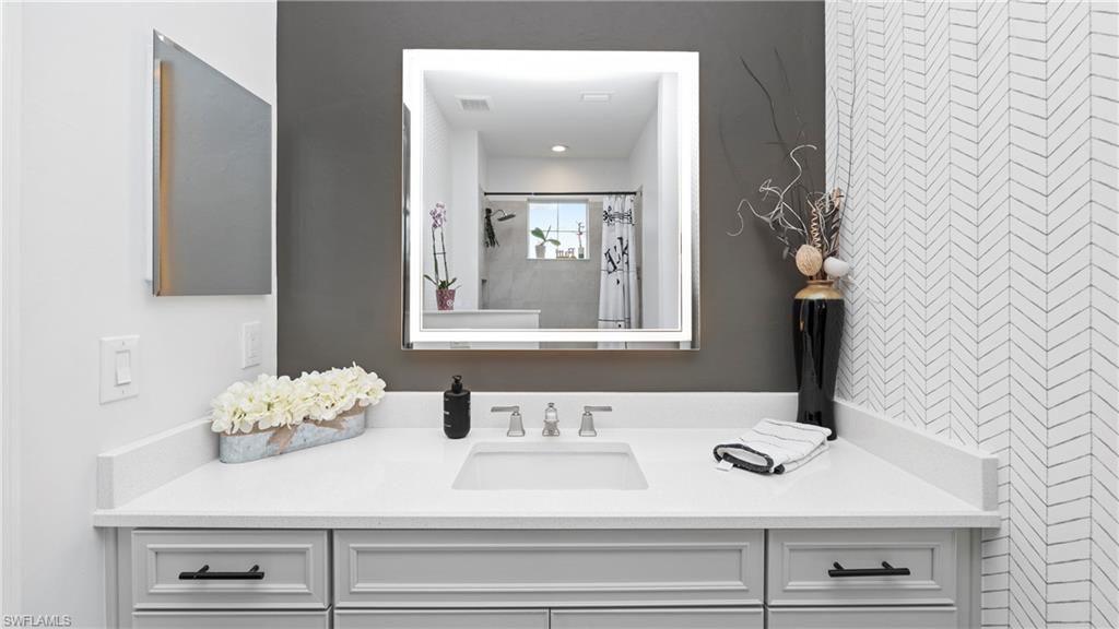 2567 Seychelles Dr, Unit 207, Naples, FL 34112 Photo