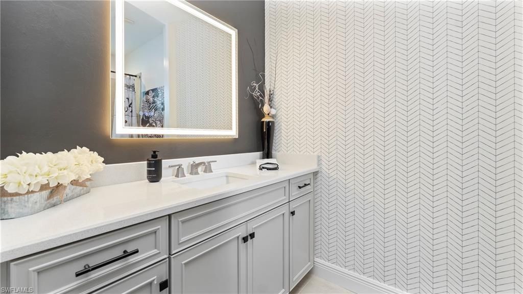 2567 Seychelles Dr, Unit 207, Naples, FL 34112 Photo