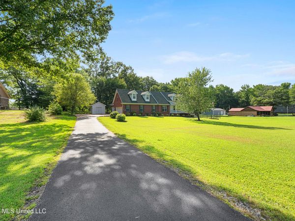 127 W Sweetwater Road, Byhalia, MS 38611