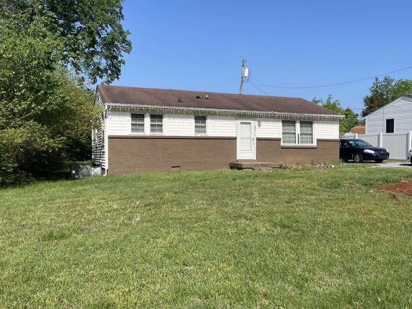824 Country Club Dr, Clarksville, TN 37043