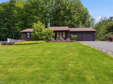 3064 Townsend Street NW, Uniontown, OH 44685