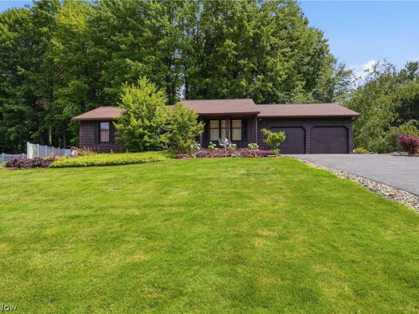 3064 Townsend Street NW, Uniontown, OH 44685