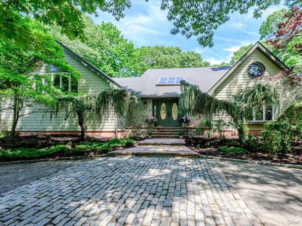 33 Meadow Farm Road , East Islip, NY 11730