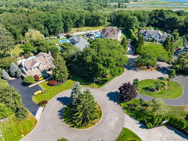 9 Crick Holly Lane , East Islip, NY 11730