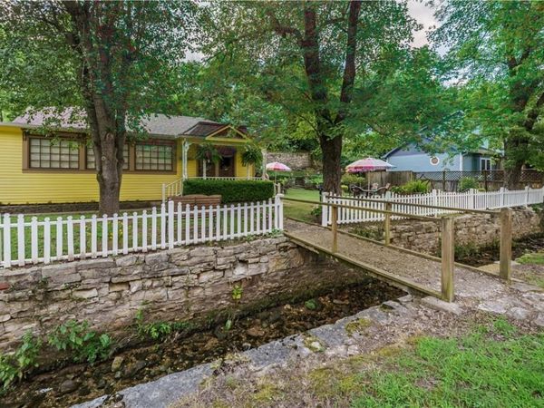 273 N Main Street , Eureka Springs, AR 72632