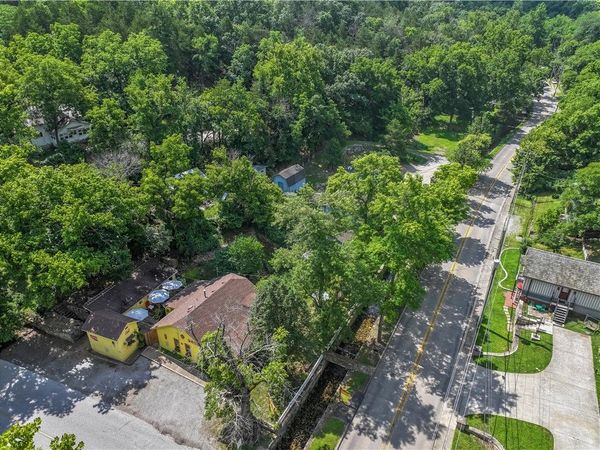 273 N Main Street , Eureka Springs, AR 72632