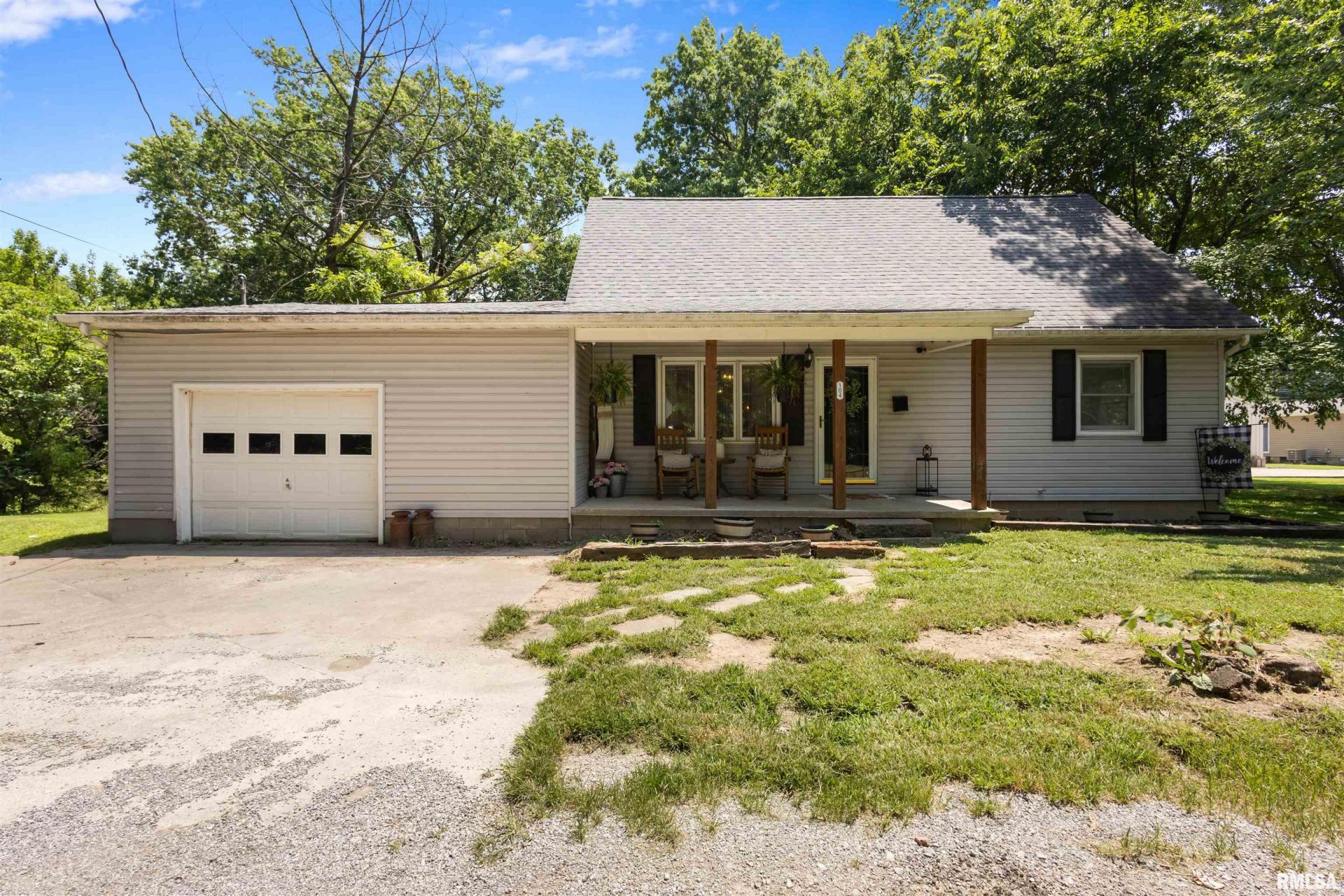 104 N Jackson Street, Carterville, IL 62918 Main Photo