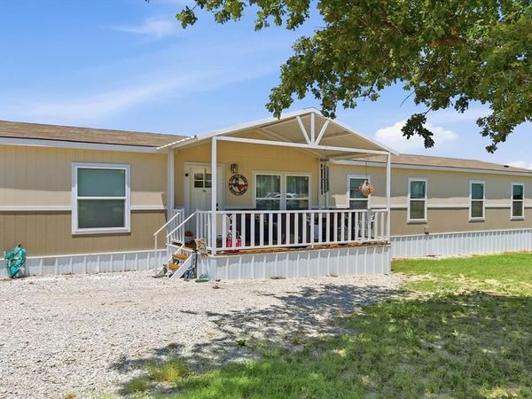 193 Firefly Drive, Springtown, TX 76082