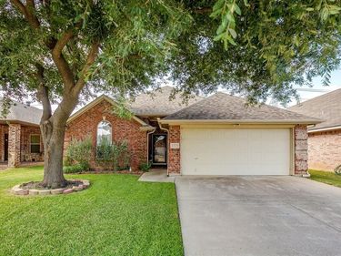 1325 Sierra Blanca Drive, Fort Worth, TX 76028