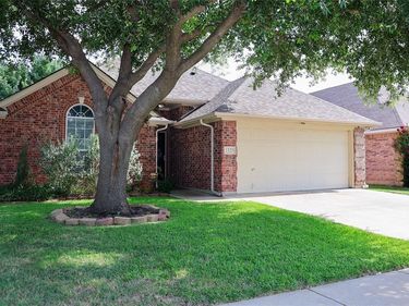 1325 Sierra Blanca Drive, Fort Worth, TX 76028
