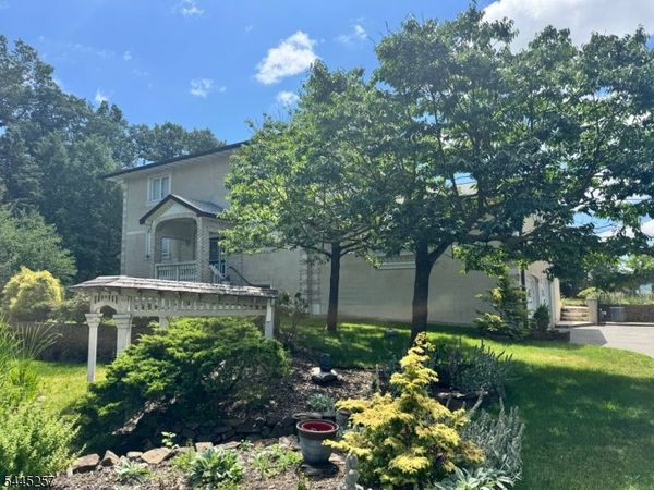 31 Leather Stocking Path, Lincoln Park, NJ 07035