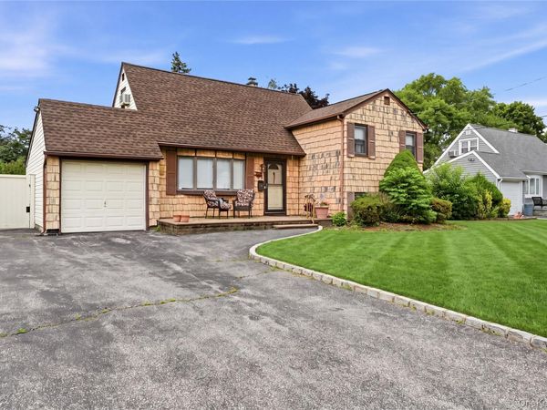 1440 Lincoln Boulevard , Bay Shore, NY 11706