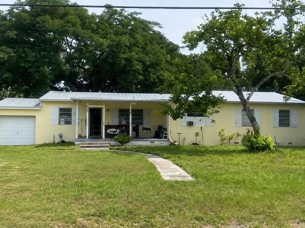 1054 Trinidad Avenue, Fort Pierce, FL 34982