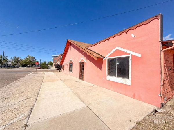 824 1st St South, Nampa, ID 83651