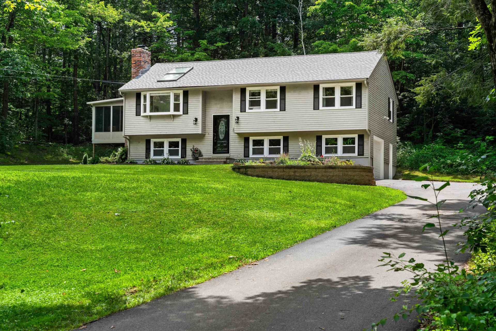 20 Hawkview Road, Hudson, NH 03051 Main Photo