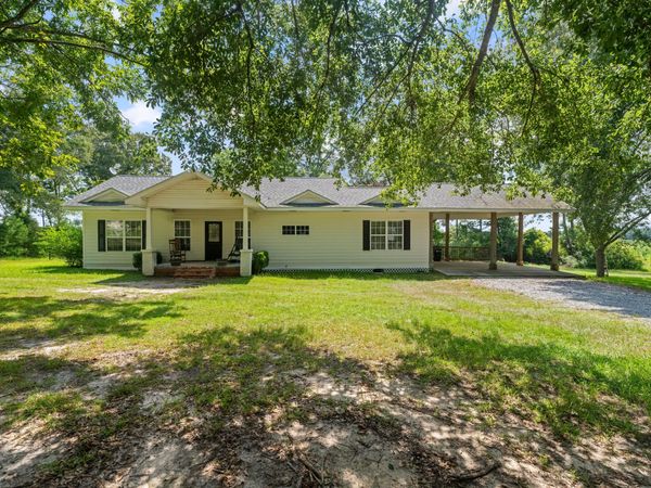 19 Hall Dr., Moselle, MS 39459